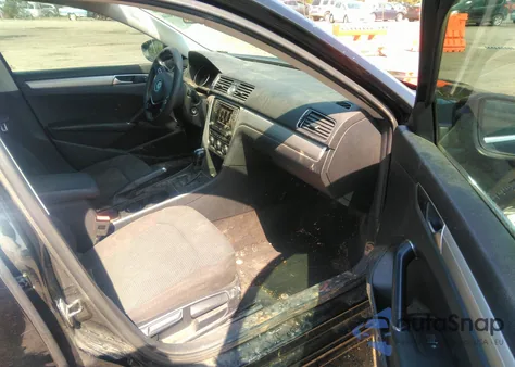 2016 Volkswagen Passat 1.8T S z USA, uszkodzony, nr VIN 1VWAS7A3XGC052774